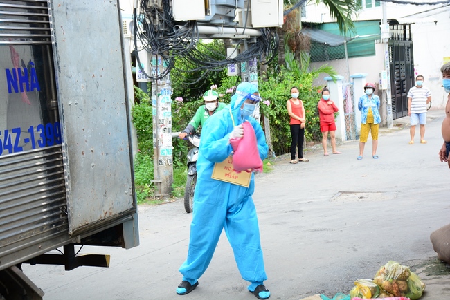 Chùa Hoằng Pháp: Tiếp tục hỗ trợ người dân khó khăn trong đại dịch Covid (đợt 8)